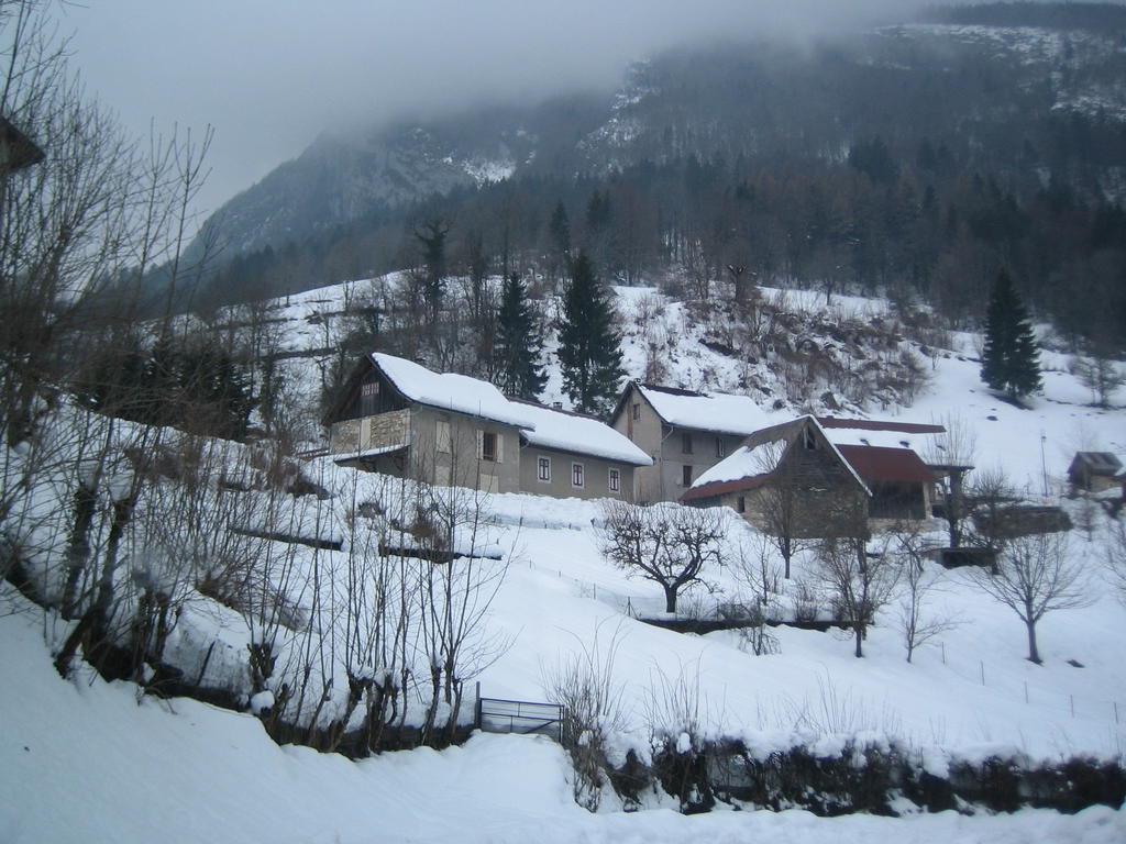 La Chouette à l'heure du Pinson Saint-Pierre-d'Entremont (Savoie) Exterior foto